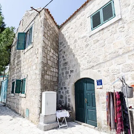 Old Town Guest house 3*