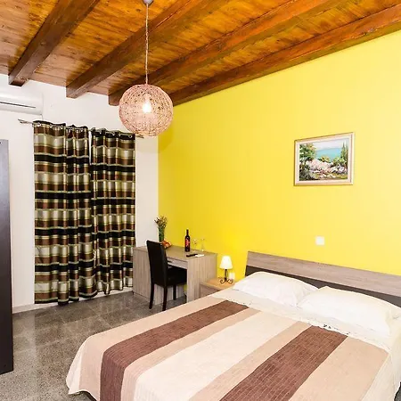 Old Town Guest house 3*