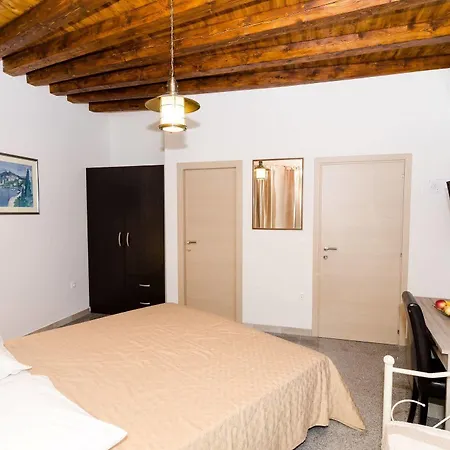 Old Town Guest house 3*