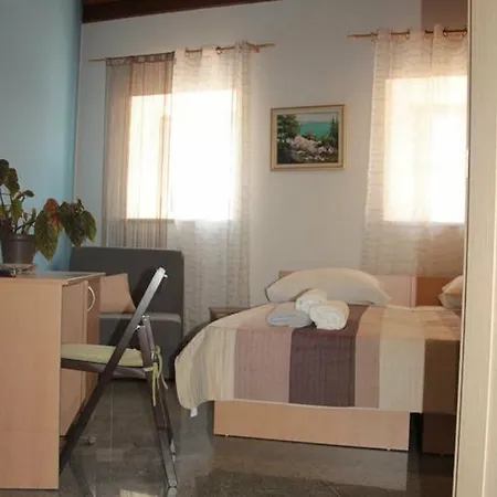 Old Town Guest house 3*
